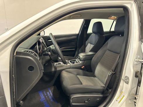 Used 2022 Chrysler 300 Touring w/ Sport Appearance Package image 15