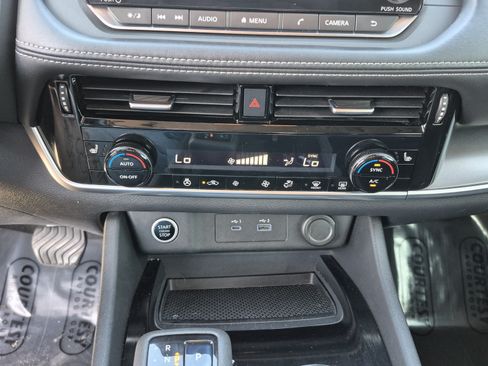 Certified 2021 Nissan Rogue SV w/ Premium Package FWD image 28