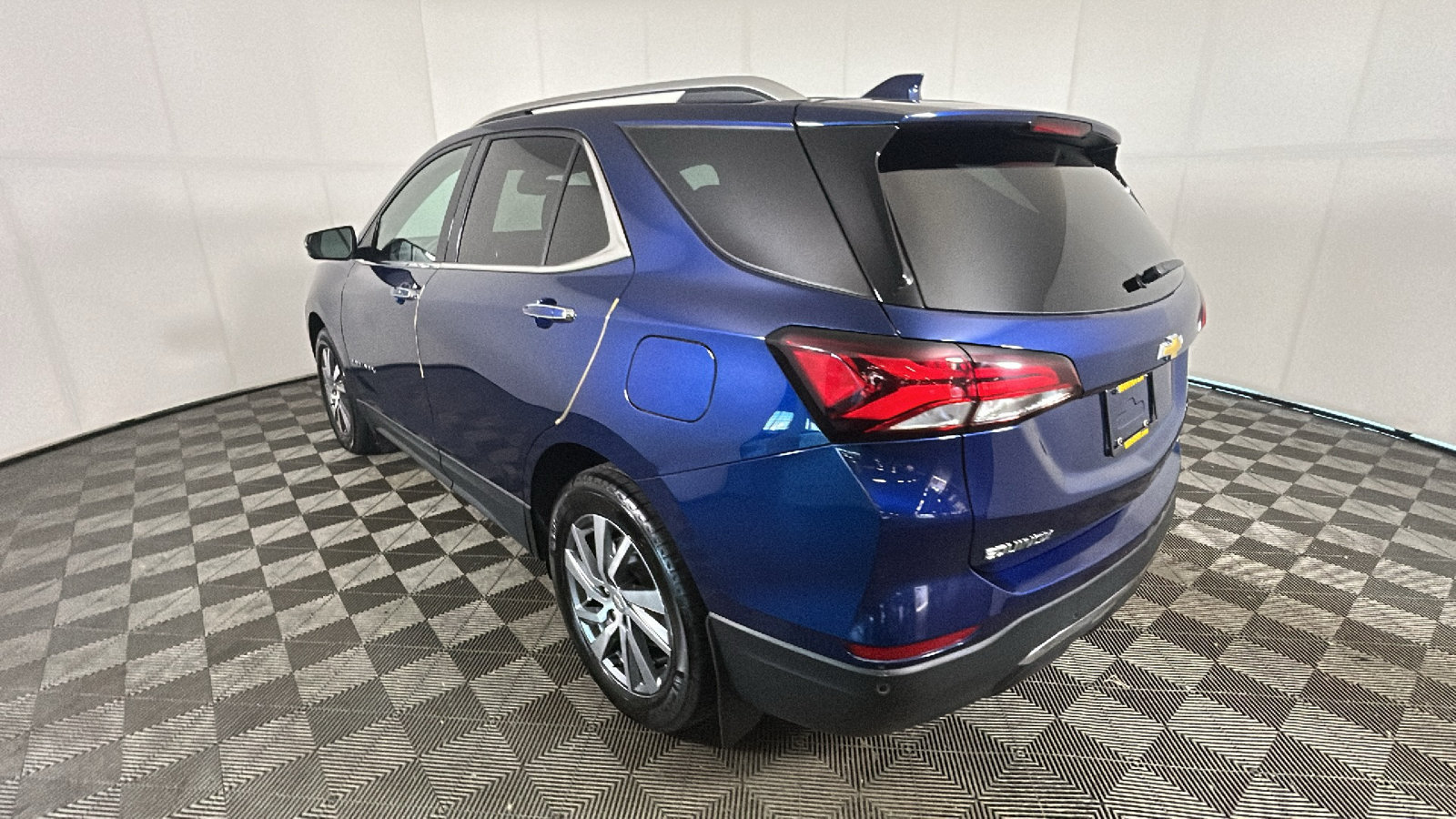 Used 2022 Chevrolet Equinox Premier AWD/4WD image 5