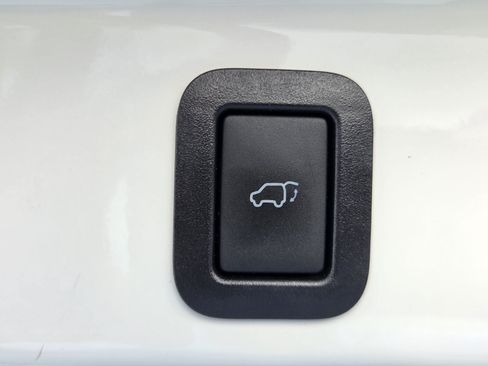 Used 2017 Toyota Highlander Limited FWD image 17