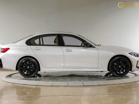 Used 2025 BMW 330i xDrive Sedan w/ M Sport Package image 9