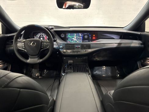 Used 2018 Lexus LS 500 w/ Accessory Package (Z1) RWD image 67