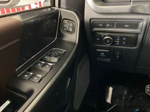 Used 2022 Ford F150 Lariat w/ Equipment Group 502A High image 19