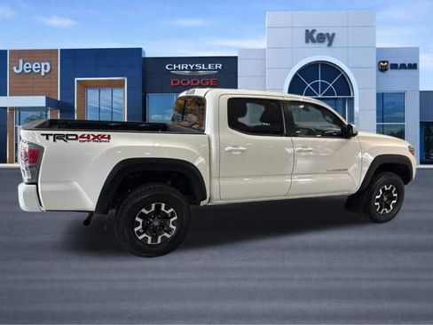 Used 2022 Toyota Tacoma TRD Off-Road w/ Technology Package AWD/4WD image 8