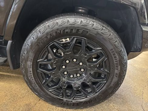 New 2025 GMC Hummer EV 2X w/ LPO, Cargo Utility Package image 9