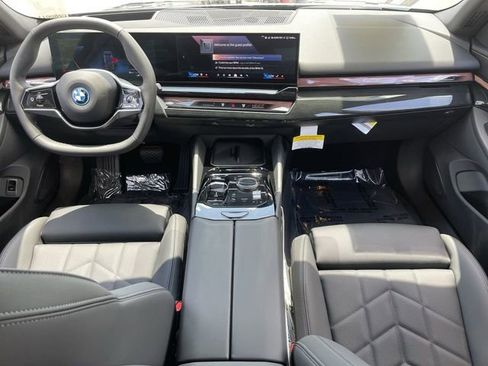 New 2026 BMW i5 eDrive40 w/ Premium Package image 15