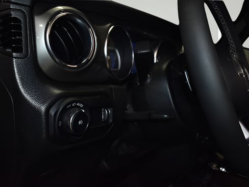 Used 2023 Jeep Wrangler Unlimited Sahara AWD/4WD image 19