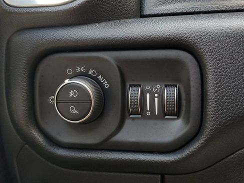 Used 2022 RAM 1500 Laramie AWD/4WD image 36