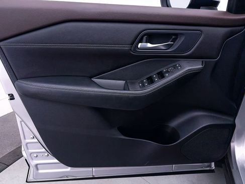 Used 2023 Nissan Rogue SV w/ SV Premium B Package FWD image 16
