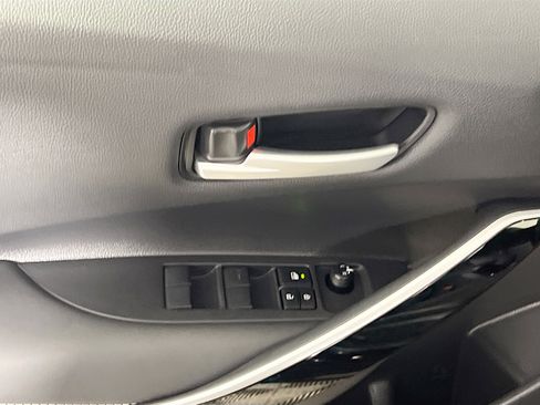 Used 2025 Toyota Corolla XLE image 17