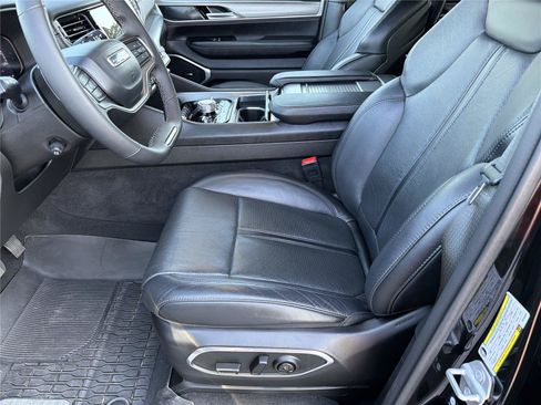 Used 2024 Jeep Wagoneer Series II w/ Convenience Group I AWD/4WD image 8