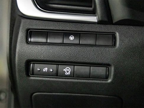 Used 2023 Nissan Rogue SV image 20