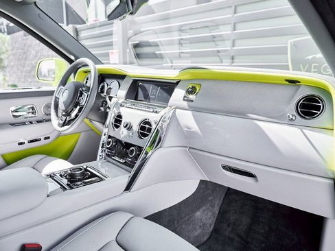 Used 2024 Rolls-Royce Cullinan AWD/4WD image 54