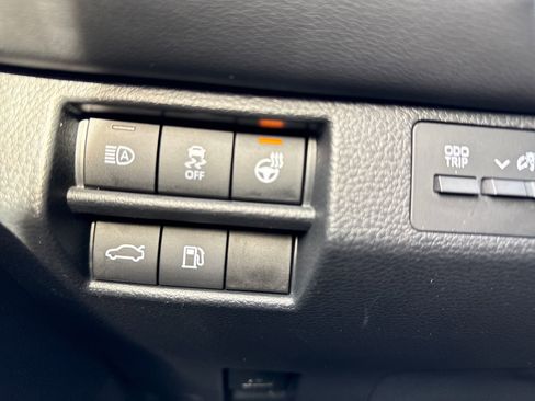 Used 2021 Toyota Avalon XSE image 19