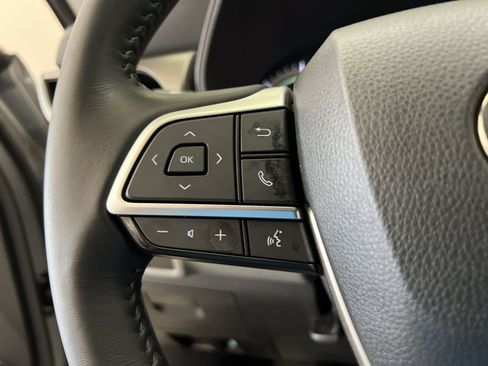 Used 2023 Toyota Highlander LE AWD/4WD image 32