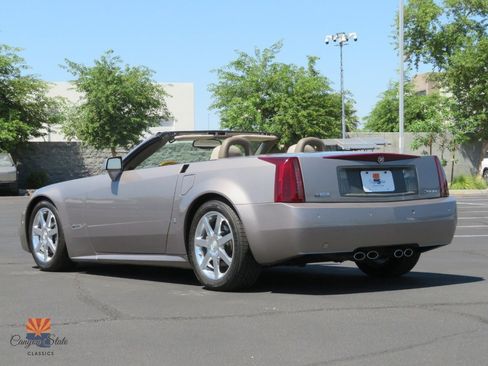 Used 2004 Cadillac XLR RWD image 12