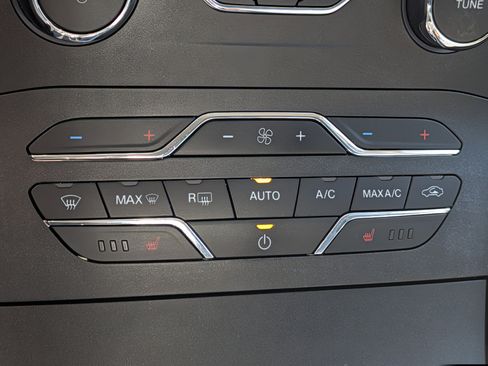 Used 2018 Ford Edge SEL w/ Equipment Group 201A AWD/4WD image 21