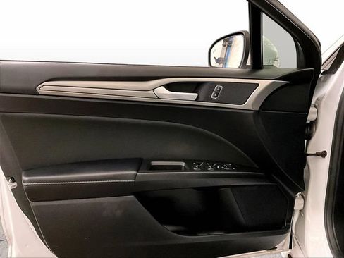 Used 2020 Ford Fusion SE FWD image 22