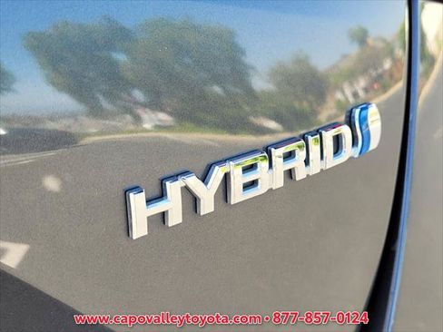 Certified 2022 Toyota Prius LE FWD image 4