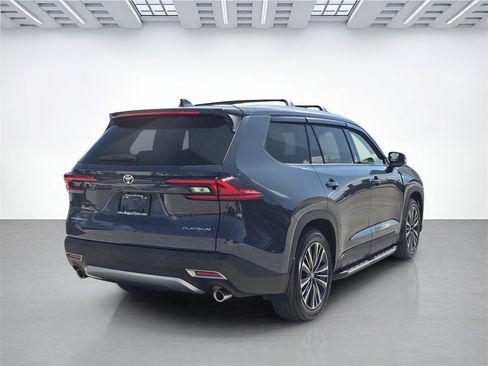 Used 2025 Toyota Grand Highlander AWD Hybrid image 3