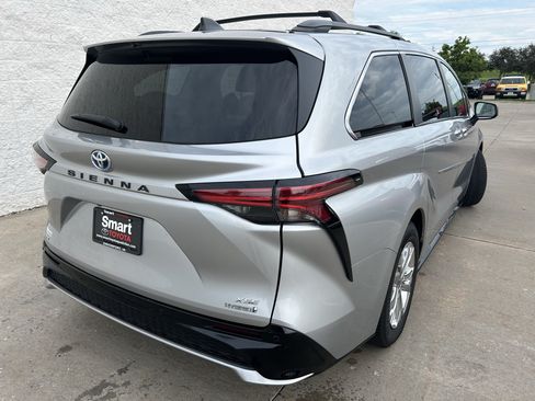 Used 2022 Toyota Sienna XSE w/ XSE Plus Package AWD/4WD image 6