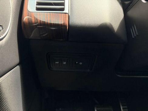 Used 2017 Land Rover Range Rover Supercharged AWD/4WD image 32