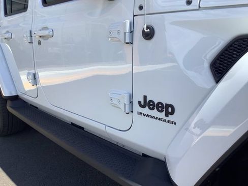 Used 2023 Jeep Wrangler Unlimited Sahara AWD/4WD image 45