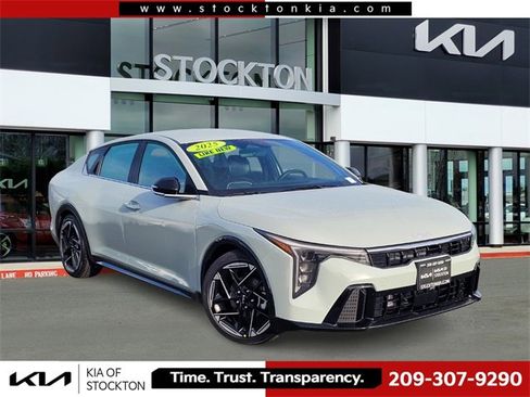 Used 2025 Kia K4 GT-Line image 1