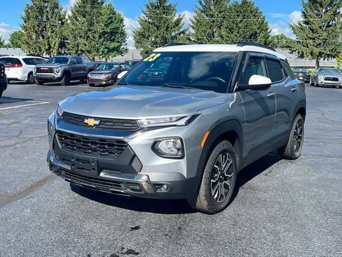 Used 2023 Chevrolet TrailBlazer ACTIV w/ Convenience Package AWD/4WD image 2
