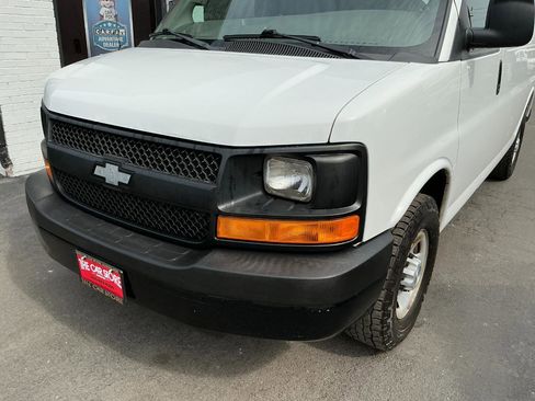 Used 2016 Chevrolet Express 2500 RWD image 18