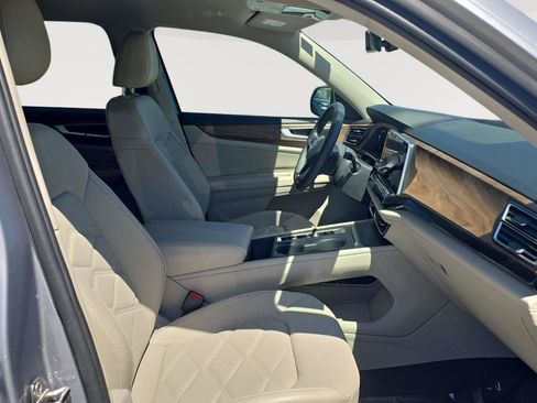Certified 2024 Volkswagen Atlas SE AWD/4WD image 16