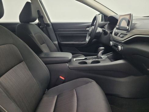 Used 2025 Nissan Altima 2.5 SV FWD image 21