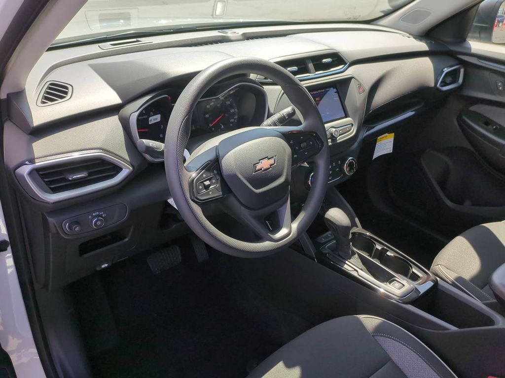 Used 2023 Chevrolet TrailBlazer LS FWD image 10