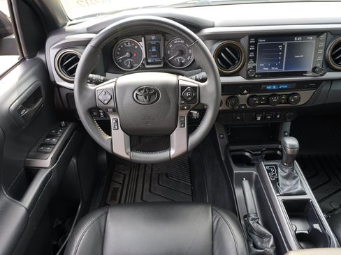 Used 2022 Toyota Tacoma TRD Off-Road AWD/4WD image 20