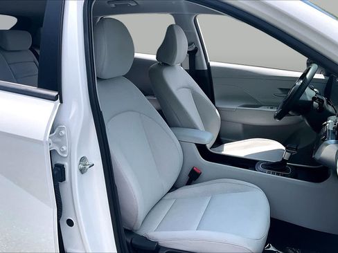 Used 2025 Hyundai Kona SEL FWD image 9