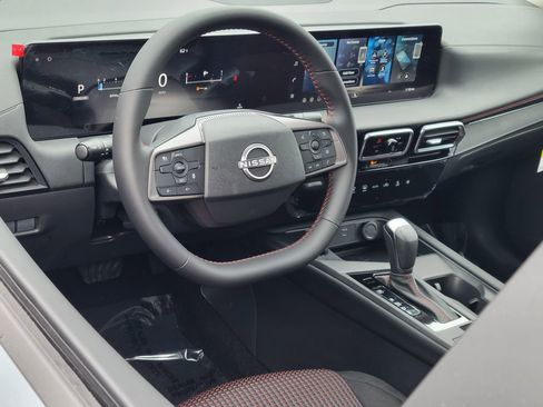 New 2026 Nissan Sentra SR w/ Floor Mat Package FWD image 6