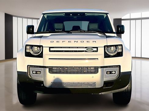 Used 2025 Land Rover Defender 110 S image 2