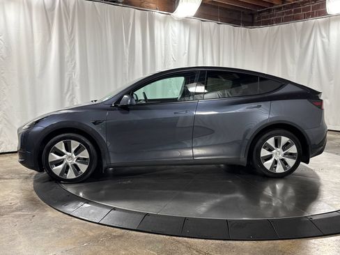Used 2022 Tesla Model Y Long Range AWD/4WD image 6