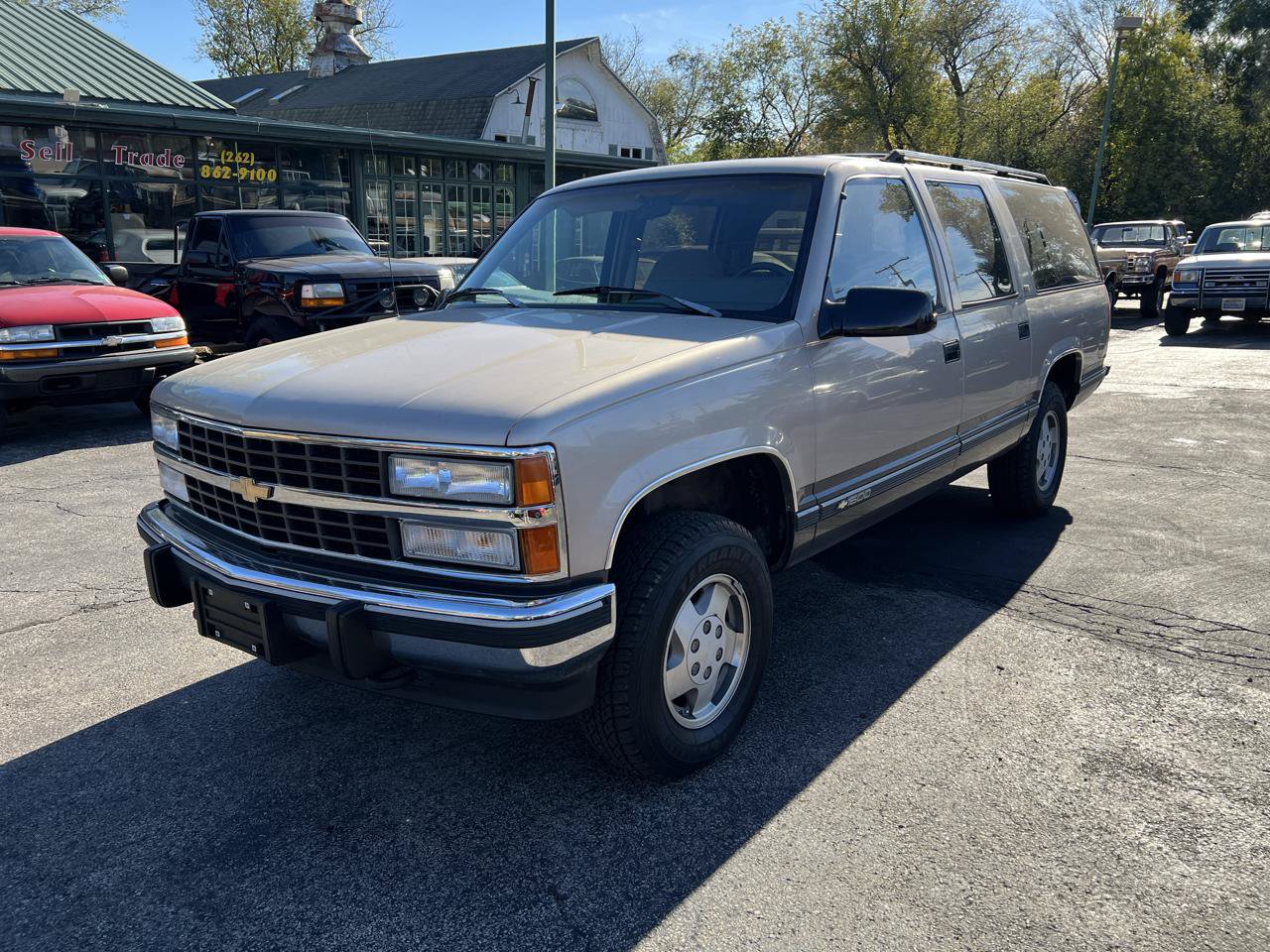 Used 1992 Chevrolet Suburban 4WD image 2