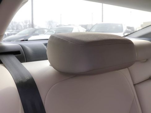 Used 2018 Jaguar XE Premium image 30