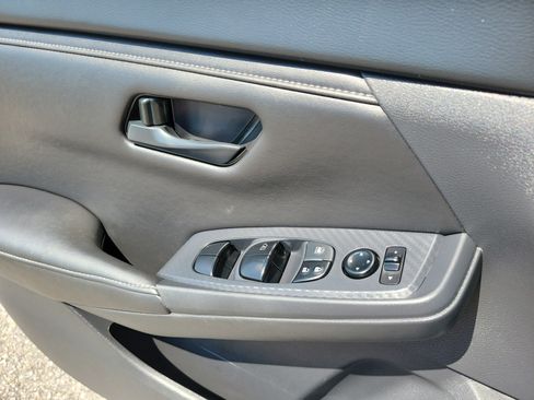 Used 2025 Nissan Sentra S FWD image 24