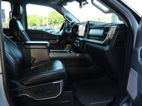 Used 2024 Ford F350 Lariat w/ Lariat Ultimate Package AWD/4WD image 31
