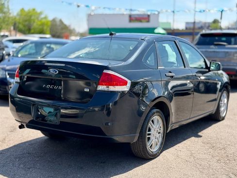 Used 2008 Ford Focus SE FWD image 2