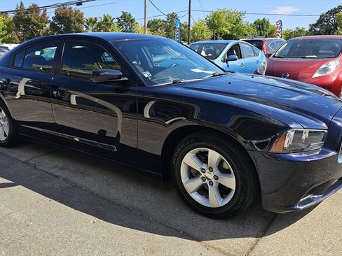 Used 2012 Dodge Charger SE w/ Connectivity Group image 2