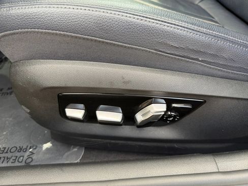 Used 2018 BMW 530e xDrive AWD/4WD image 17
