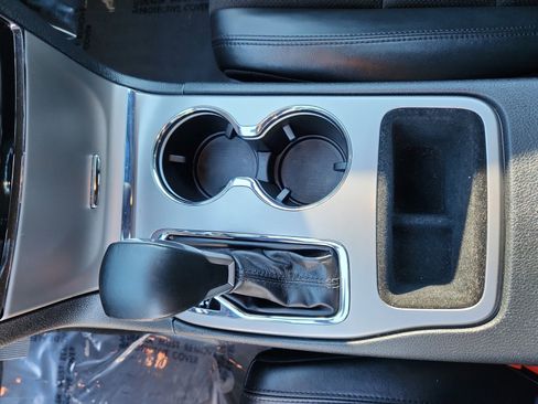 Used 2022 Jeep Grand Cherokee Laredo X image 15