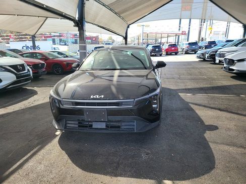 Used 2025 Kia K4 LXS image 2