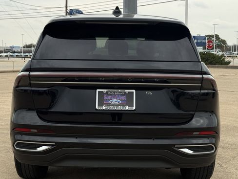 Used 2024 Lincoln Nautilus Premier w/ Equipment Group 102A image 5