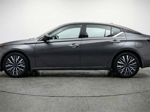 Used 2025 Nissan Altima 2.5 SV FWD image 5