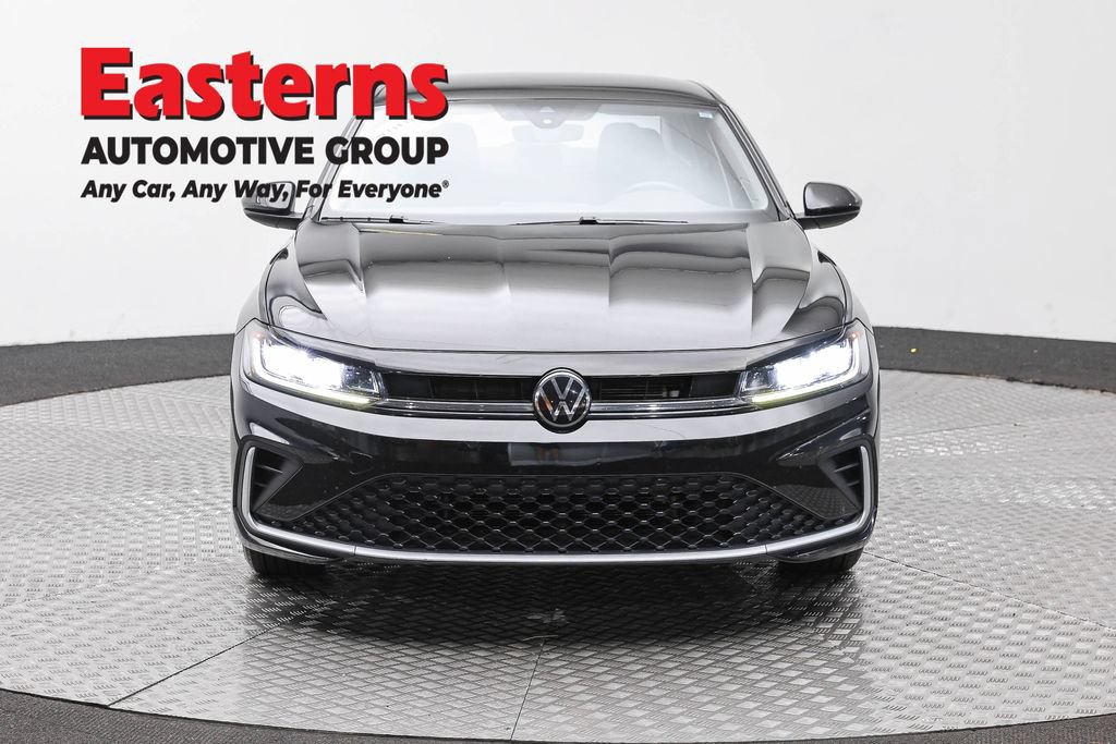 Used 2025 Volkswagen Jetta SE FWD image 4